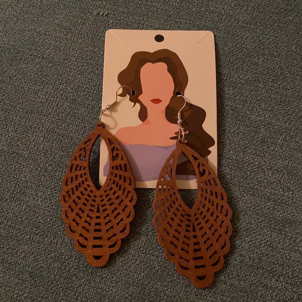Lightweight beautiful almond shaped laser cut earrings